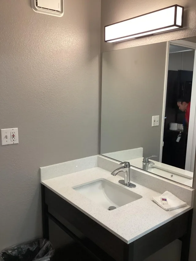 غرفة بسرير كوين لغير المدخنين، Motel6 Reno, NV - Livestock 7/7