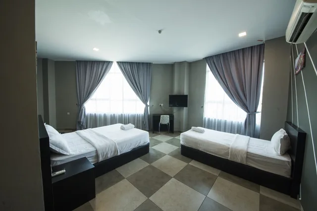 Superior, Family, 1 Queen and 1 Single Bed, Elite Hotel Muar 6/8