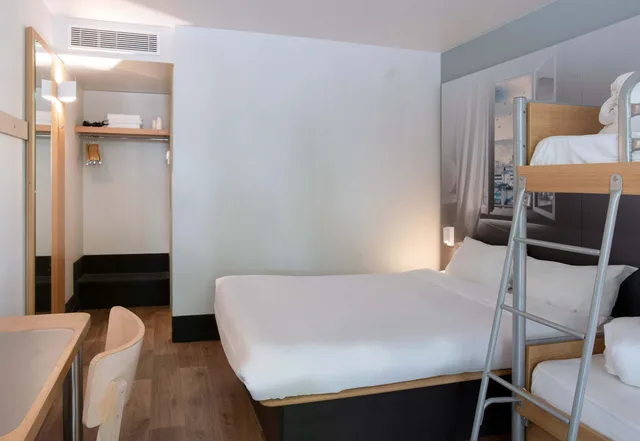 غرفة قياسية رباعية، B&B HOTEL Louveciennes 2/3