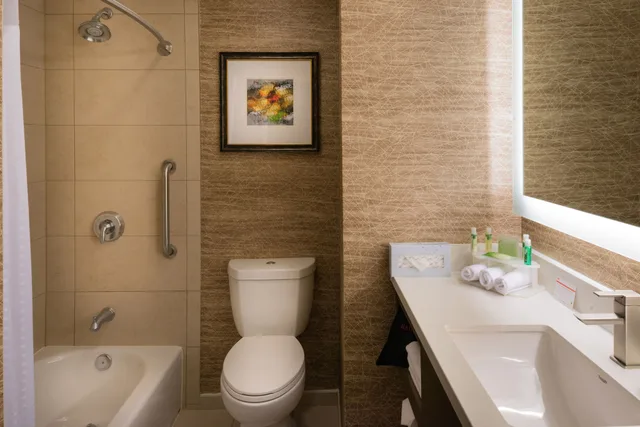 Standard, Queen Bed, Holiday Inn Express Hotel Suites Pasadena Colorado Boulevard 4/4