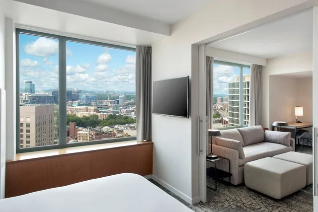 جناح جونيور بسرير كينج مع أريكة، SHERATON BOSTON HOTEL 8/10