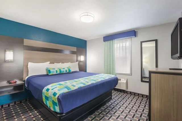 جناح بسرير كينج، Knights Inn & Suites Salem, IN 1/2