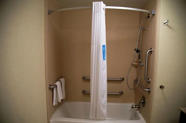 استوديو بسريرين كوين مع أريكة لذوي الإعاقة، Hampton Inn and Suites Sharon 10/10