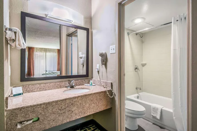 جناح، Quality Inn and Suites York PA 3/3