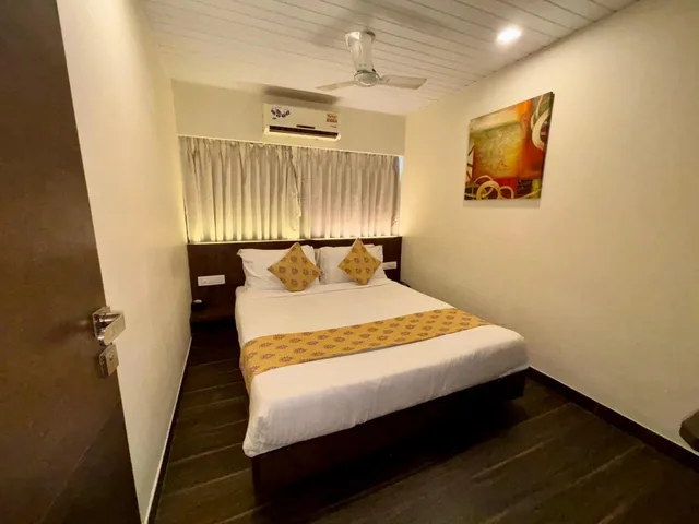 جناح ملكي بسرير مزدوج، Hotel Sai Residency Vasai 1/7