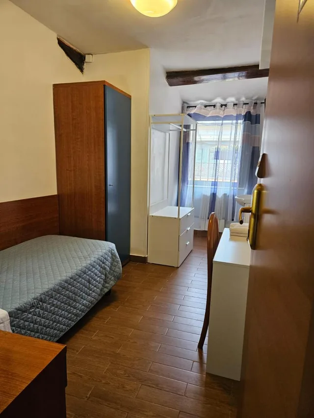 غرفة اقتصادية مفردة بحمام مشترك بحمام خاص، Hotel Julia 3/5