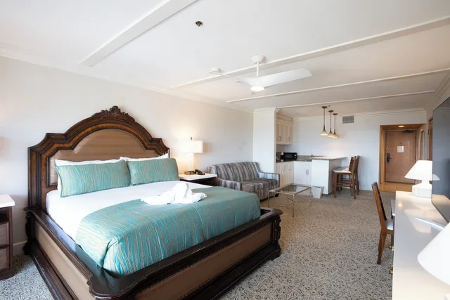 جناح جونيور بسرير كينج بإطلالة جزئية على البحر مع أريكة، Pacific Terrace Hotel 2/8