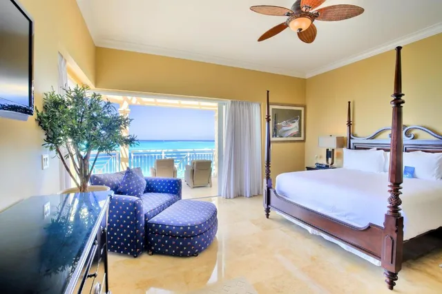 2 Bedrooms, Penthouse Suite, Ocean Front, Terrace، Windsong On The Reef 2/3