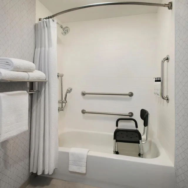 استوديو بسريرين كوين مع أريكة بحوض استحمام لذوي الإعاقة، Springhill Suites Pittsburgh Mills 5/6