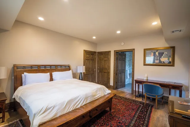 غرفة بسرير كينج، Frederick Stearns House Historic Inn 1/8