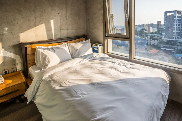 غرفة قياسية بسرير مزدوج، Cornerstone Hotel 1/10