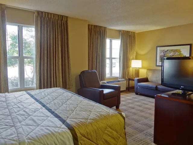 استوديو ديلوكس بسرير كينج مع أريكة، Extended Stay America - Atlanta - Alpharetta-Northpoint-West 1/9