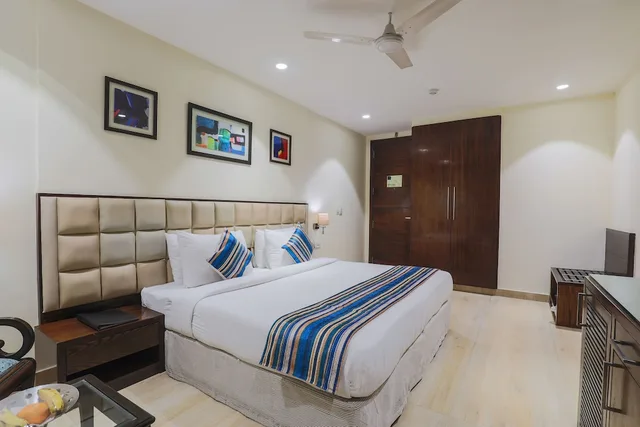 Executive, King Bed, Hotel Blue Stone - Nehru Place 6/10