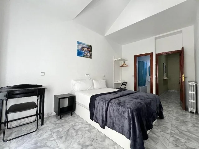 غرفة بسرير مزدوج بحمام خاص، Hostal Palacios Fuencarral 5/10