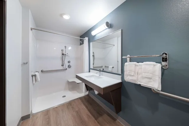 غرفة بسرير كوين لذوي الإعاقة، WoodSpring Suites Dallas Plano Central Legacy Drive 4/4