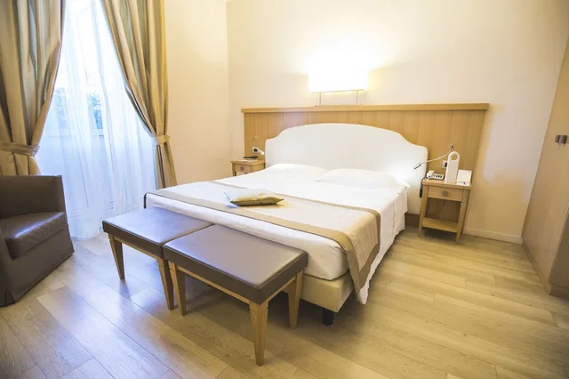 غرفة ديلوكس بسريرين منفصلين بشرفة، Hotel Sirmione E Promessi Sposi 3/5