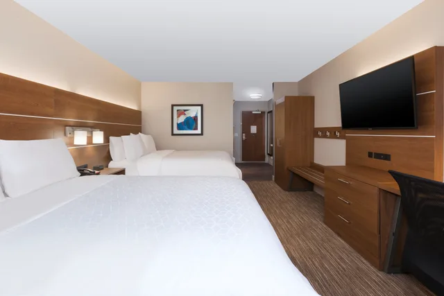 غرفة قياسية بسريرين كوين، Holiday Inn Express And Suites Cedar Springs Grand Rapids North 1/3