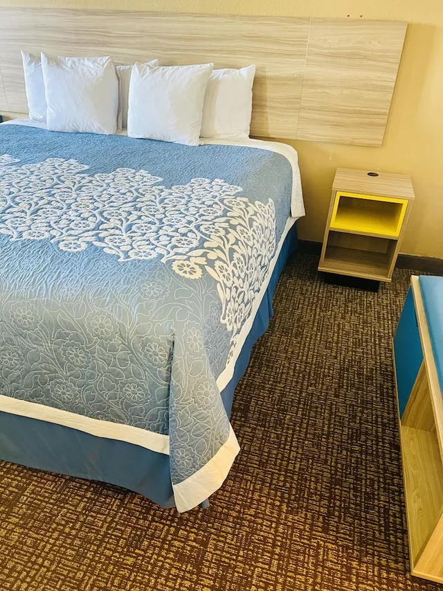 غرفة قياسية بسرير كينج، Days Inn by Wyndham Fort Wayne 3/5