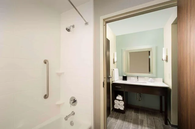 جناح بسريرين كوين مع أريكة لذوي الإعاقة، Homewood Suites By Hilton San Antonio Airport 5/7