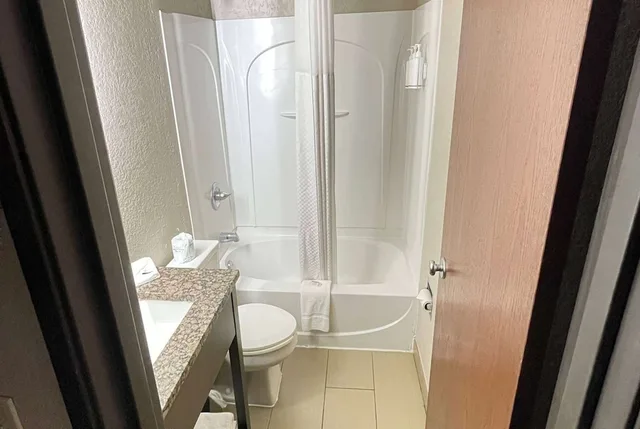 غرفة قياسية بسرير كوين، Super 8 By Wyndham Ithaca 8/8