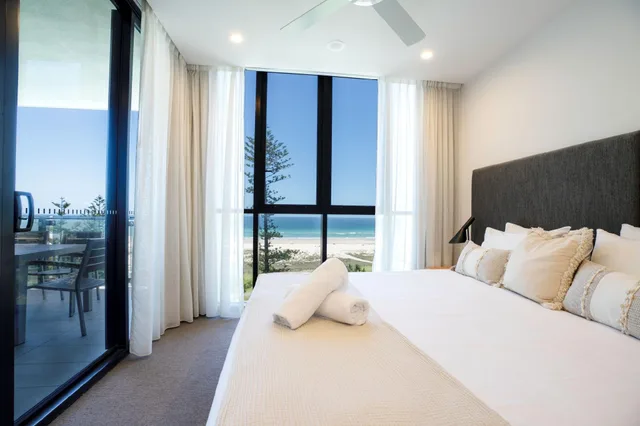 3 Bedrooms, Apartment, King Bed, Ocean Front, Low Floor، Iconic Kirra Beach Resort 1/3