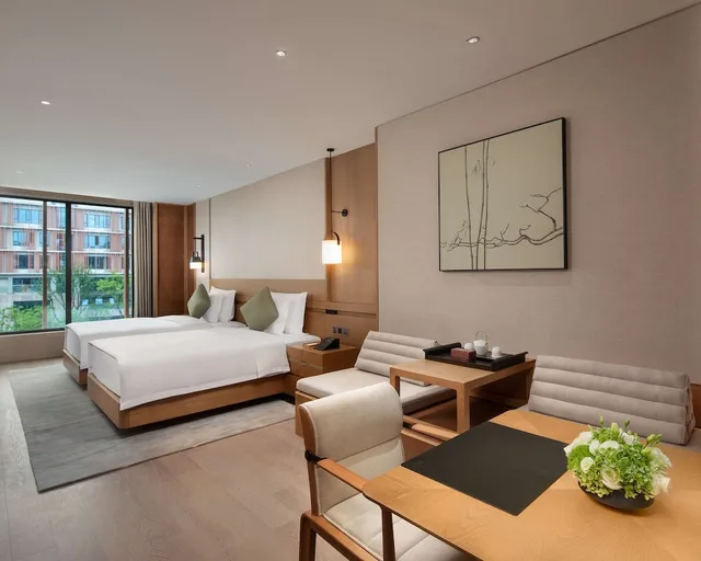 غرفة بريميوم بسريرين منفصلين، Grand WUJI Hotel, in The Unbound Collection by Hyatt 2/3