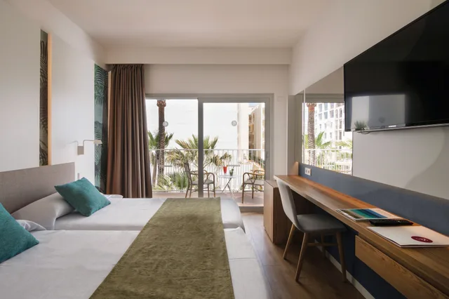 غرفة بسرير مزدوج بشرفة في طابق مرتفع، JS Yate Hotel 2/3