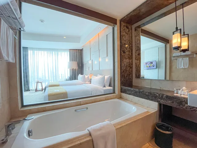 Premium, Lounge Access, Crowne Plaza Bandung 2/2
