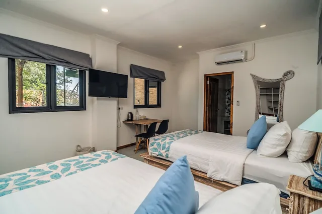 Superior, Twin Beds, Komodo Suites Downtown 2/10