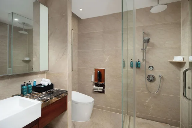 جناح بسرير كينج بإطلالة على النهر بغرفة نوم واحدة بمنطقة جلوس، CROWNE PLAZA ZHENJIANG 6/9