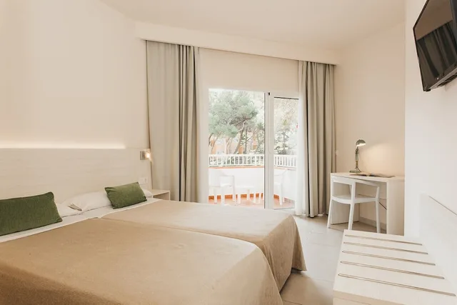 Room, Queen Bed, Xaloc Playa 1/8