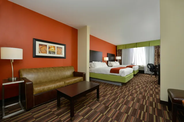 جناح بسريرين كوين، Holiday Inn Express Hotel And Suites Alva 1/1