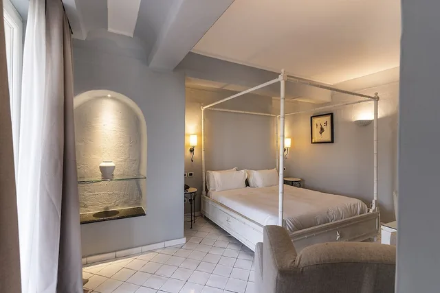 جناح أساسي بسرير كينج مع أريكة، Therasia Resort Sea And Spa 3/4