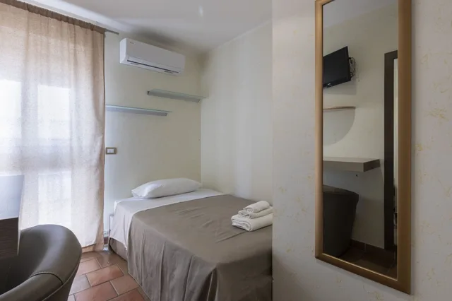 غرفة ثلاثية بسرير كوين وسرير فردي، B&B Vittoria 9/9