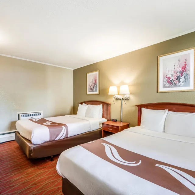 غرفة قياسية بسريرين مزدوجين، Rodeway Inn Poughkeepsie NY 1/5