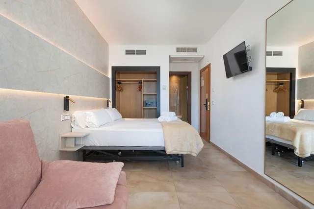 غرفة أساسية بسريرين منفصلين بشرفة بغرفة نوم واحدة مع أريكة في الطابق الأرضي، Hotel Condesa 4/9