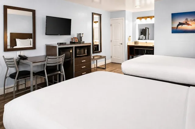 غرفة بسريرين كوين، Pacific Inn Monterey 5/9