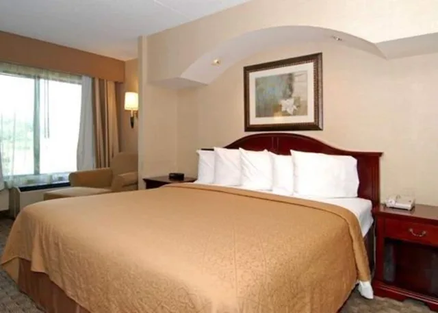 غرفة بسرير كوين لذوي الإعاقة، Quality Inn and Suites Bensalem 1/3