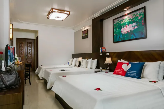 غرفة ثلاثية بشرفة، Hanoi Stella Hotel 1/3
