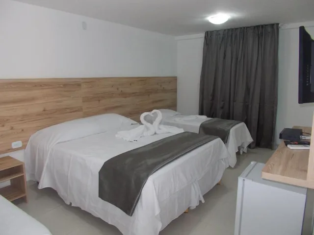 غرفة ثلاثية، Refugio Hotel 3/8