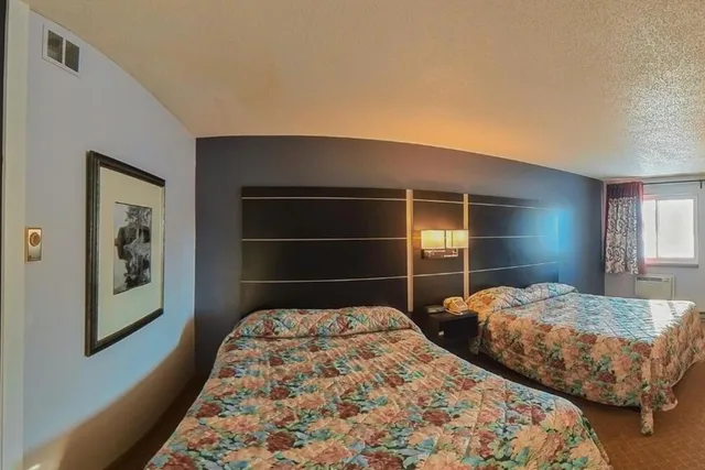 غرفة قياسية بسريرين كوين، Coratel Inn & Suites by Jasper Hastings 2/10