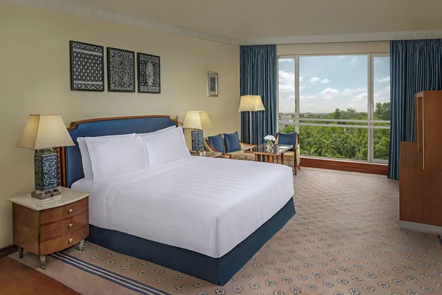 Club, King Bed, City View, Itc Kakatiya 1/10