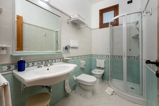 غرفة قياسية بسرير كوين، Hotel Mediterraneo 2/2