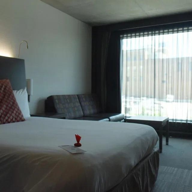 غرفة قياسية بسرير كوين، Grand Times Hotel Sherbrooke 2/6