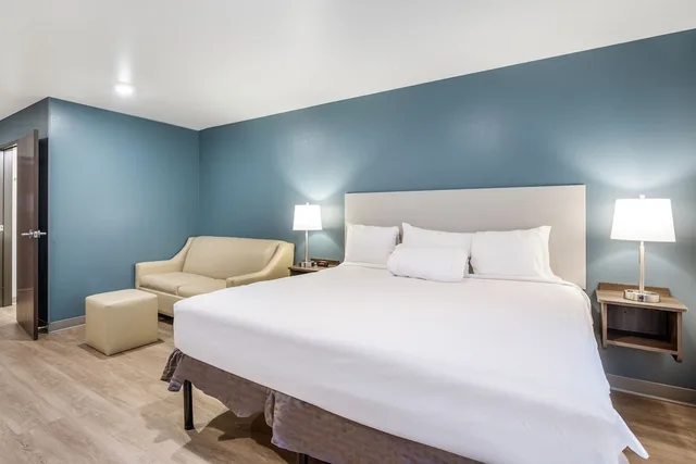 غرفة قياسية بسرير كوين، WoodSpring Suites Libertyville - Chicago 4/10