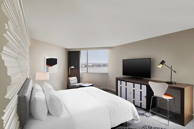 Urban, Suite, King Bed, River View, Corner، Le Meridien New Orleans 2/6