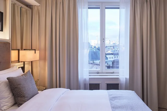 Elegant, Essential, Queen Bed، Bank Hotel 1/5