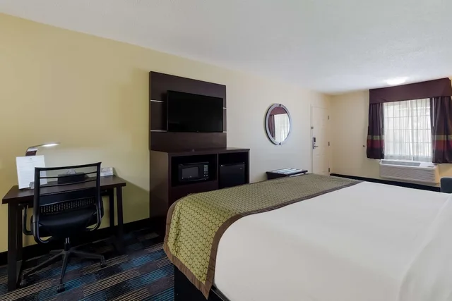 غرفة قياسية بسرير كينج، SureStay Hotel by Best Western Manning 1/3