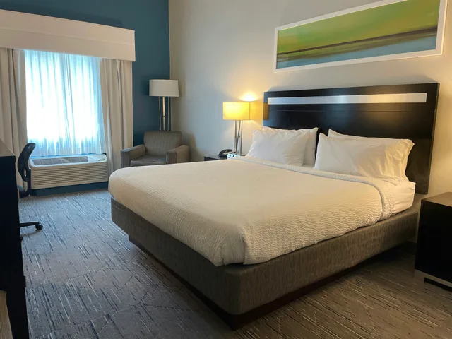 غرفة بسرير كينج لذوي الإعاقة، Holiday Inn Express And Suites Montgomery 1/2
