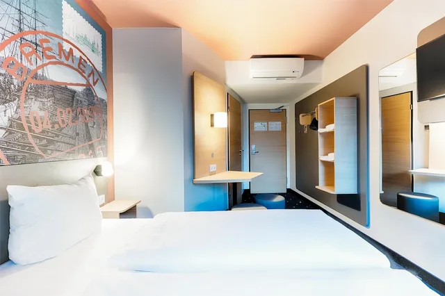 غرفة بسرير كوين، B&B Hotel Bremen-City 2/7